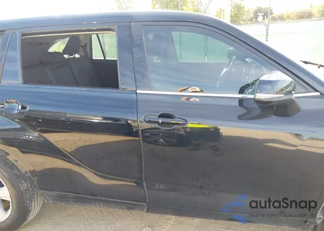 2022 Toyota Highlander Le z USA, uszkodzony, nr VIN 5TDZZRAH8NS102950